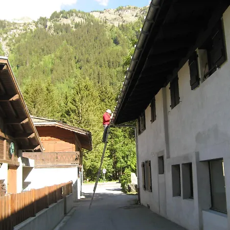 Nouveau Grassonnet Hostel *